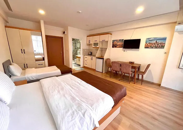 Hotel Comfort Nevvaz Suit Taksim 3*