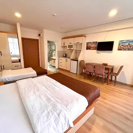 Hotel Comfort Nevvaz Suit Taksim 3*